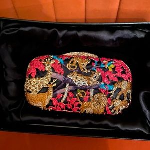 Beautiful new rhinestone bling clutches. Very beautiful stone classy!!